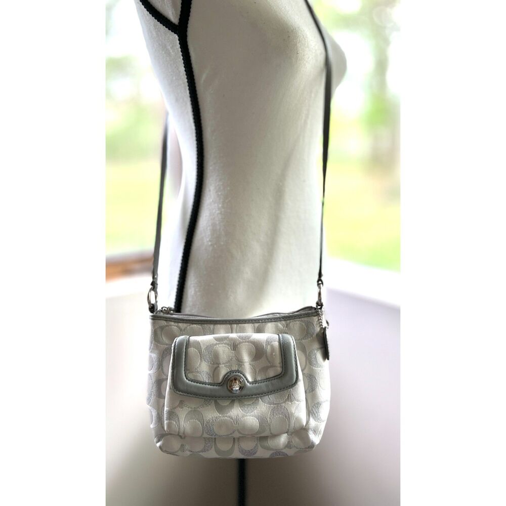 Vintage Coach Penelope Poppy Signature Silver Crossbody bag